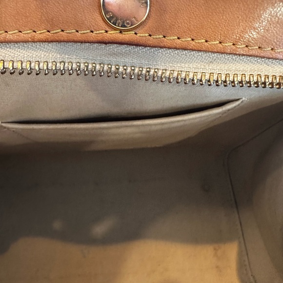 Louis Vuitton Brea PM Vernis - Picture 4 of 12